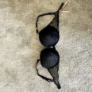 NWT Victoria Secret push up bra in black lace. Size 36 D